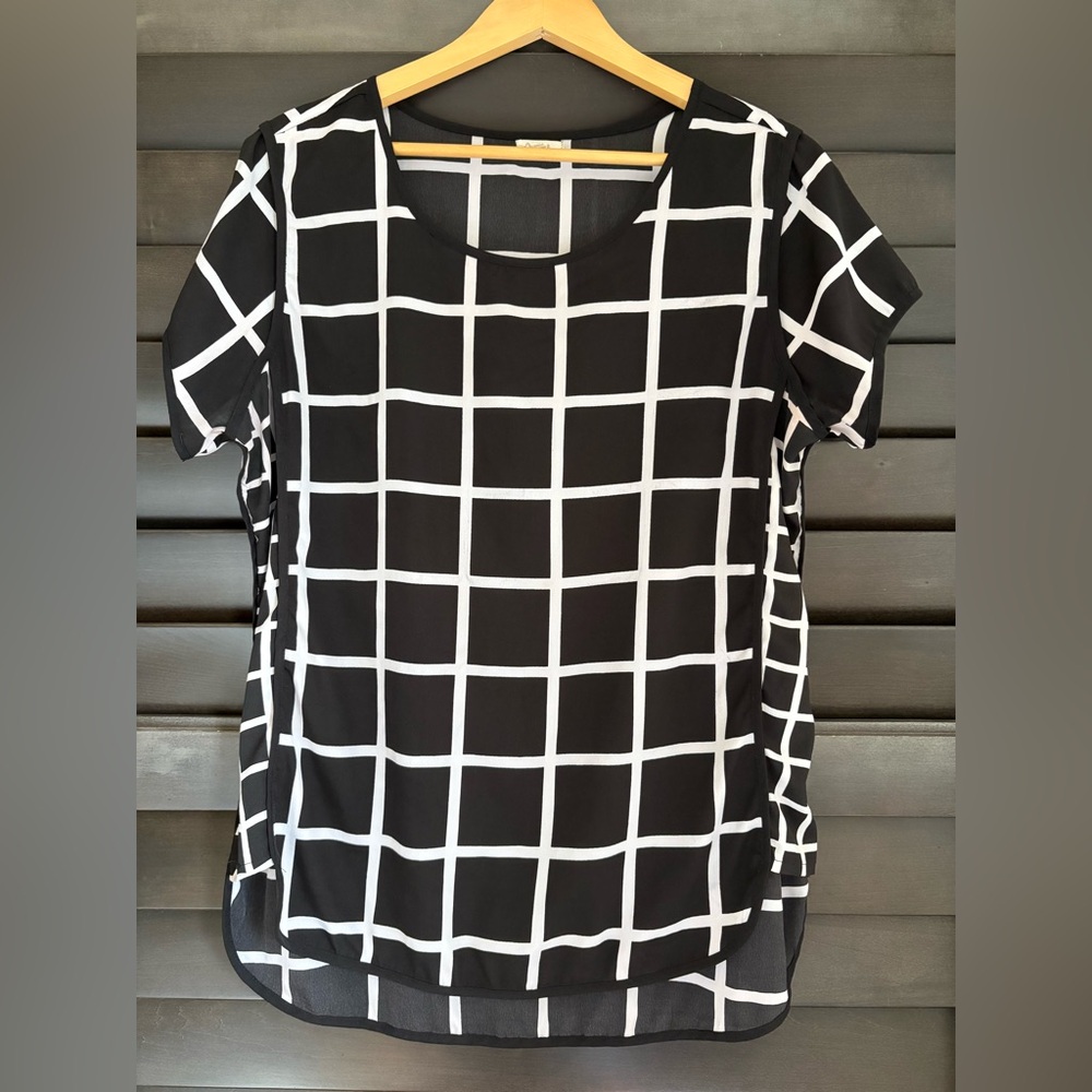 Antilia Femme Large  Black White Geometric Short Sleeve Blouse